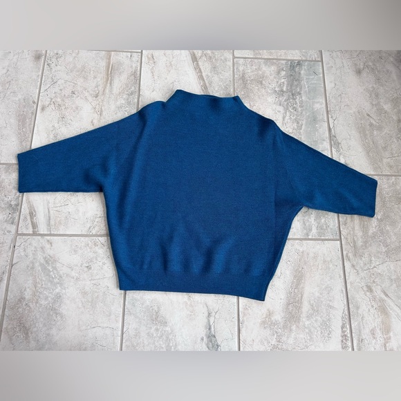 The Reset R Label Essential Funnel Neck Sweater
Wool
Quiet Luxury
Size S/M
Blue - Picture 7 of 9
